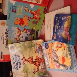 Disney Winnie the Pooh Storybook Collection - Vibrant Orange and Yellow
